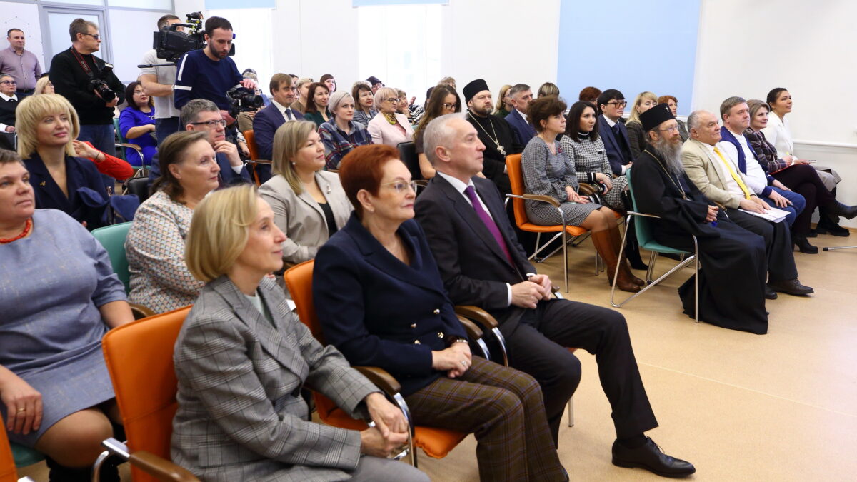 Томский губернатор открыл Год педагога и наставника в регионе