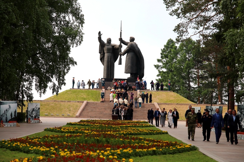 Губернатор открыл в Томске митинг в День памяти и скорби tomsk.gov.ru