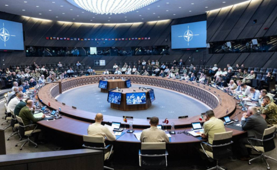 Европа в страхе от возвращения Трампа в Белый дом мечтает о собственной армии, но население стран ЕС встать в строй желанием не горит Европа в страхе от возвращения Трампа в Белый дом мечтает о собственной армии, но население стран ЕС встать в строй желанием не горит