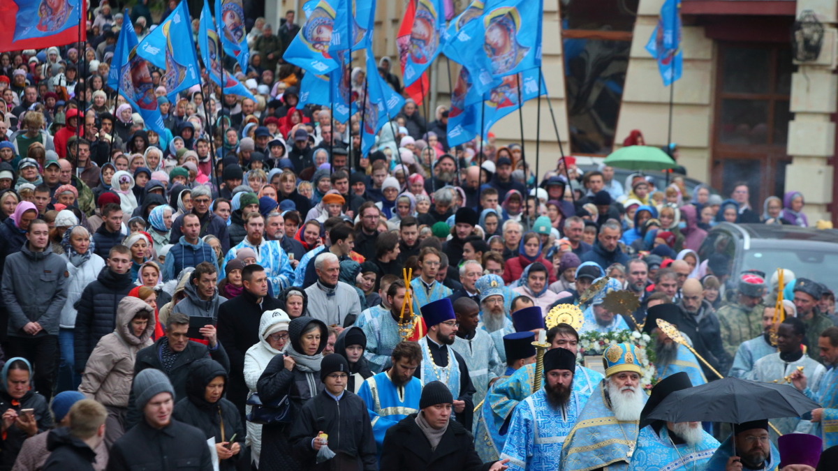 Губернатор Владимир Мазур принял участие в Крестном ходе с Казанской иконой Божией матери tomsk.gov.ru