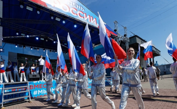 Губернатор Владимир Мазур пригласил жителей Томской области на мероприятия ко Дню России