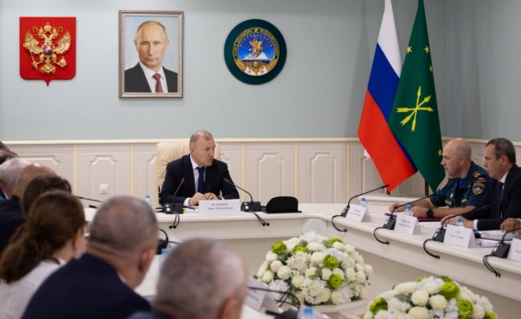 Глава Адыгеи поручил оказать помощь пострадавшим от пожара в многоэтажке в Майкопе
