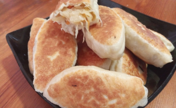 Секрет пышных и воздушных пирожков: золотистая корочка и сочная начинка — наслаждение гарантировано