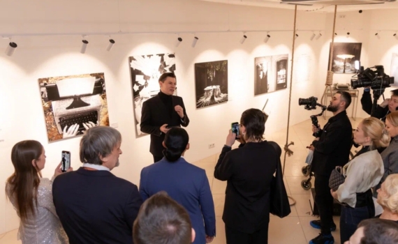 Принципиально иной взгляд на литературу, роман - как часть арт-проекта: в Москве презентовали новую книгу Принципиально иной взгляд на литературу, роман - как часть арт-проекта: в Москве презентовали новую книгу