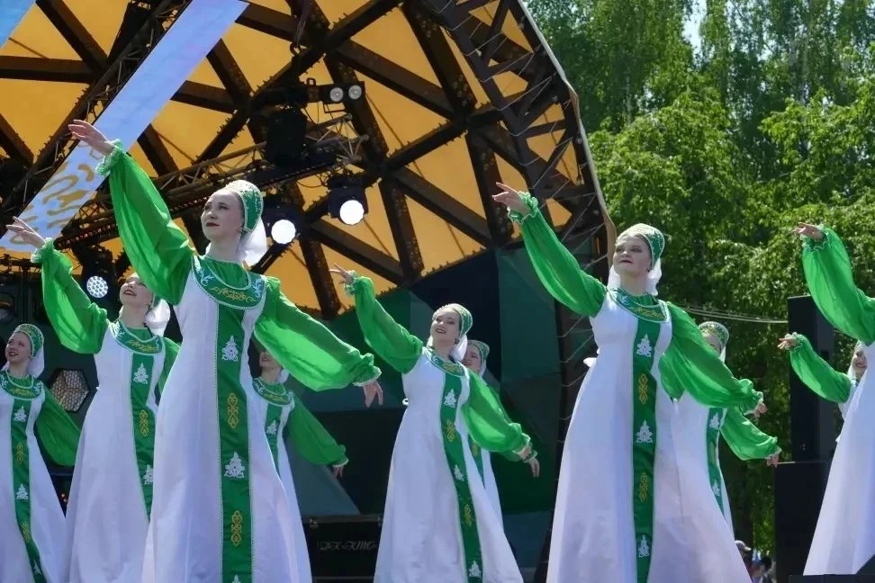Троицкий фестиваль, День русского языка и Сабантуй: мероприятия Года единства народов объединили тысячи томичей tomsk.gov.ru